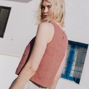 Notperfectlinen Cropped linen top BAY in taupe